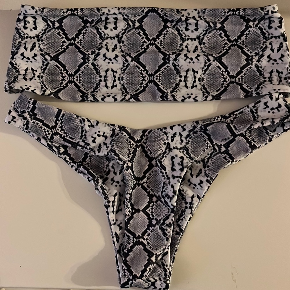 Snake skin strapless bikini set